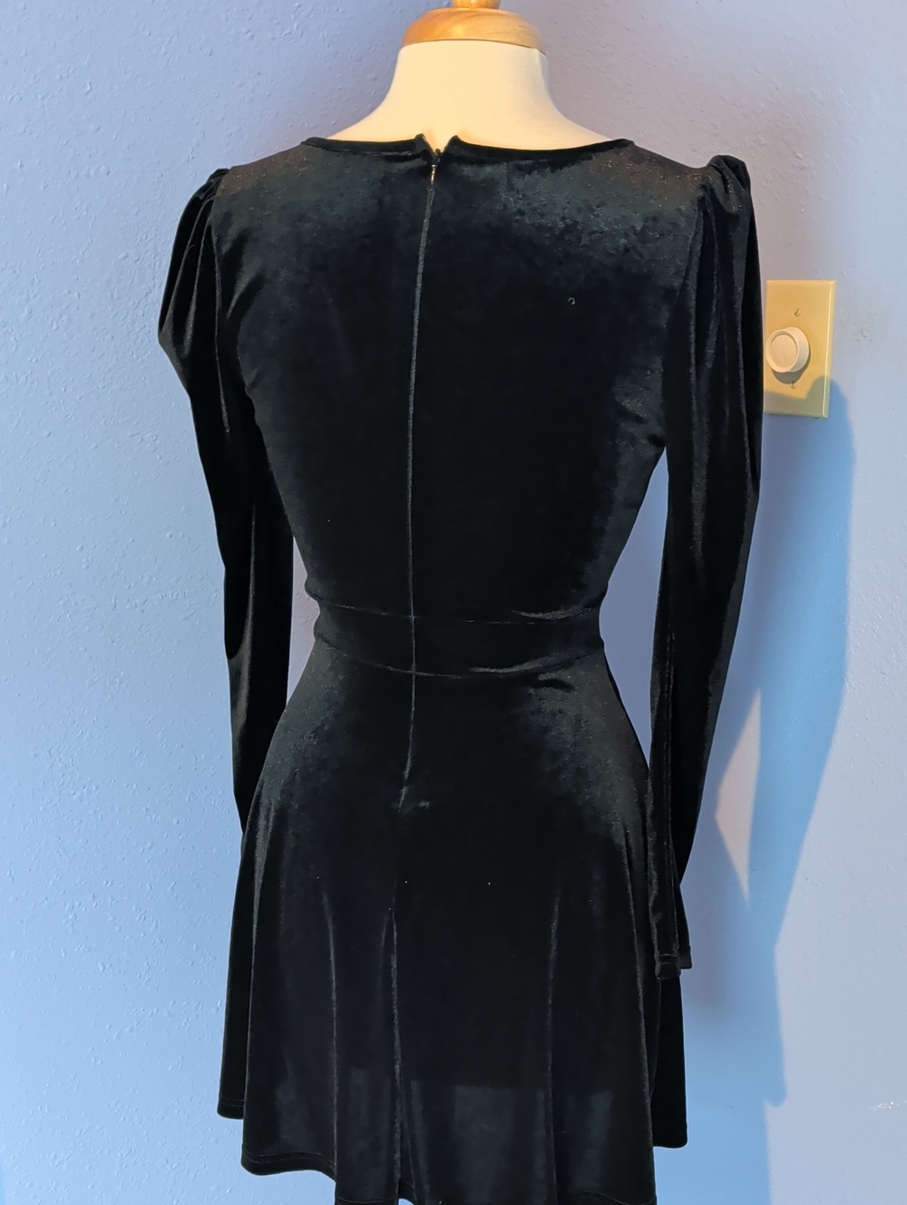 Velvet Black Dress - Picture 4 of 6
